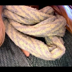 GREY AND YELLOW SCARF